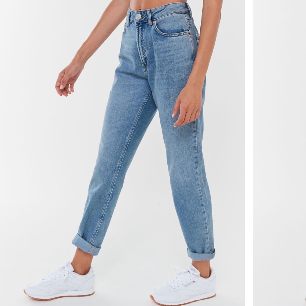 BDG High-Waisted Mom Jean – Light Wash
